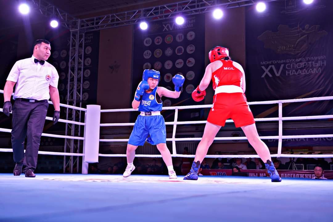 Боксын улсын шүүгч,олон улсын дасгалжуулагч хүүдээ ажлын улам их амжилт хүсье!