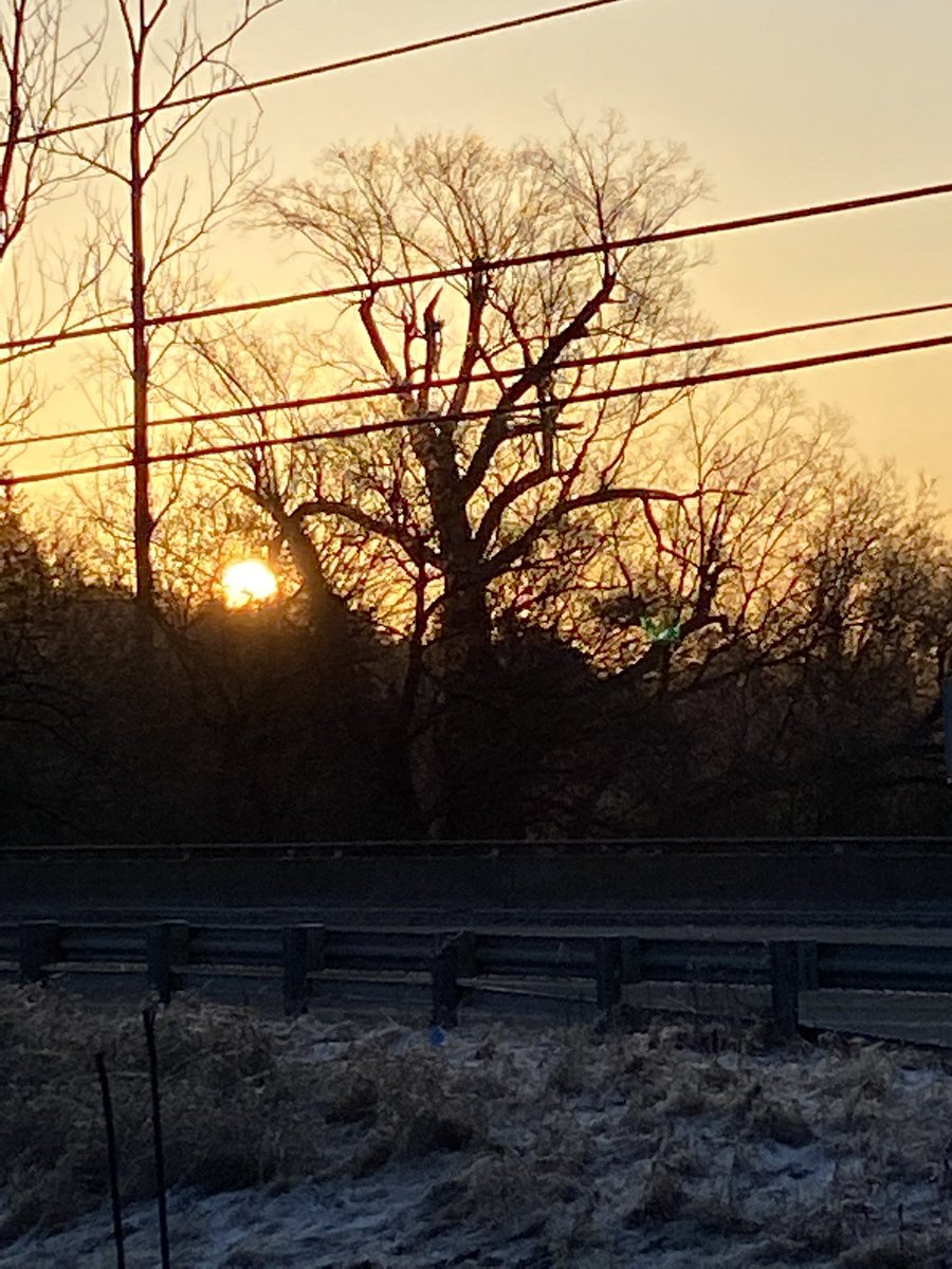 Justin87925317's tweet image. Good weekend everyone woo hooo. It’s going to start off with a beautiful Sunny day and nice,  not too cold. Wishing everyone a great weekend. I’m already up to enjoy it, okay that’s BS I got called in lol.#beautifulweekend