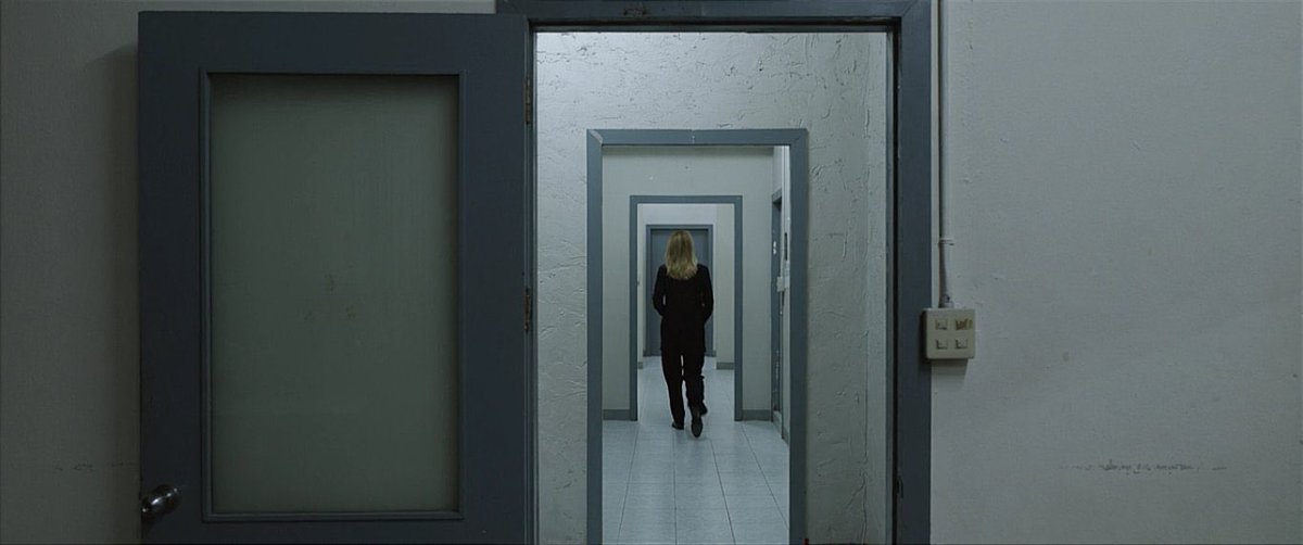 TAR 타르를 봤습니다…… 아무리 생각해도 리디아 타르는 가상 인물이 아닌 것 같다 케이트 블란쳇이 실존하는 인물로 만들어냄. 그리고 음악 영화로...