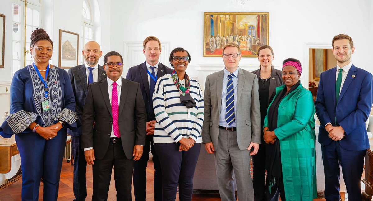 Winnie_Byanyima's tweet photo. I briefed representatives of 🇬🇧🇦🇺🇸🇪🇩🇪🇮🇪🇺🇸🇳🇴🇪🇺 on our work in partnership w/@_AfricanUnion and strategic mechanisms like @aidswatchafrica &amp; with African First Ladies @OAFLAD. An impt focus at #AUSummit will be on health financing and sustainability &amp; strengthening health systems. https://t.co/GnYIocroBy