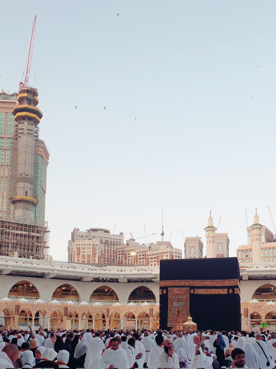 Mu_ajmii's tweet photo. الحمدلله الذي بلّغني هواء مكة،
و رزقني عُمــرة، 
اللهم لا تجعله آخر العهد ببيتك،
اللهم تقبل مني.
🤍🕋 https://t.co/JXFhFWjHoh