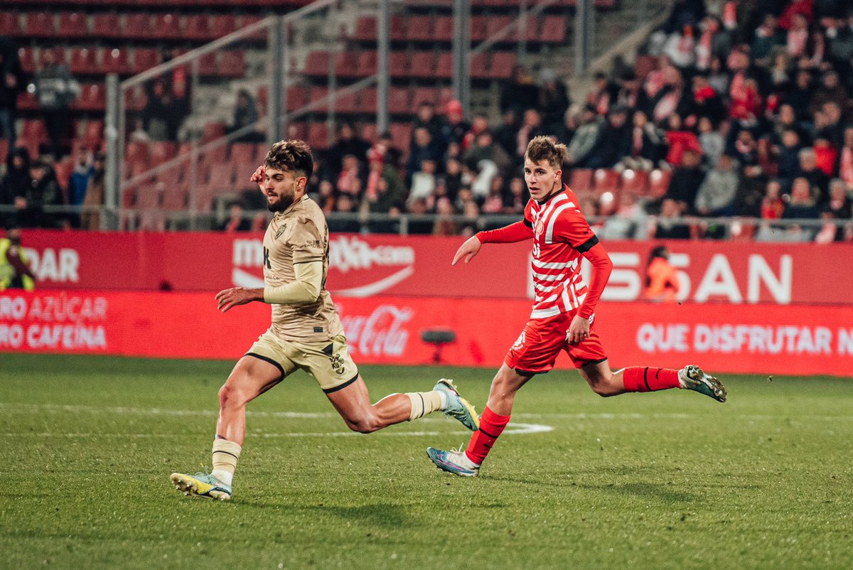 Richiii101's tweet photo. El debut a primera divisió amb el @GironaFC . Em venen al cap tots els moments viscuts des de que vaig arribar a futbol7 al club i passant per totes les categories següents. La nit d'ahir però, no l'oblidaré mai. N'estic segur que és tan sols el principi d'un llarg camí. ❤️🤍 https://t.co/telLJcoMDp