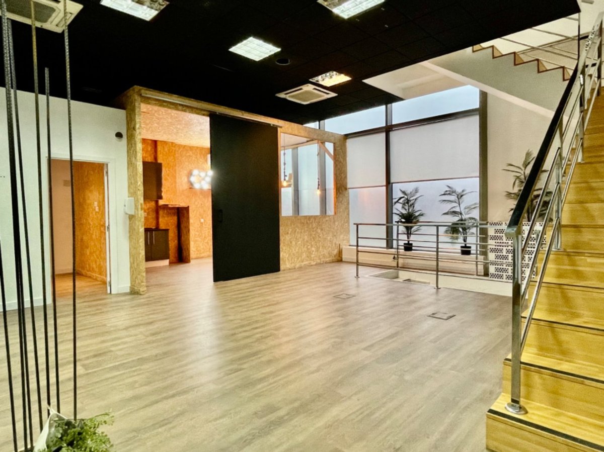 BONLAR_inmo's tweet photo. Os presentamos esta Nave/Oficina en la avenida de Madrid, Arganda del Rey.
En una zona consolidada de oficinas, Notaria, etc.
#bonlar #rivas #rivasvaciamadrid #argandadelrey #soñarloycumplirlo #qualisoptima #inmobiliaria #naveindustrial #oficina #alquilernave #alquileroficina https://t.co/AFHdhK5nyK