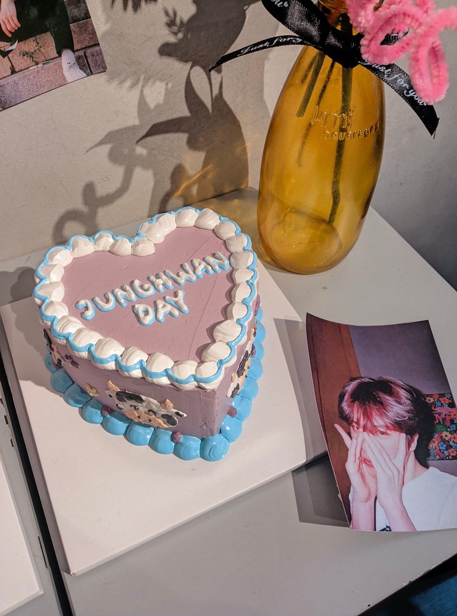 hetdhea's tweet photo. hbd dek junghwan🐮💙

HWANDERFUL YEARS WITH JUNGHWAN
#HELLOitsJUNGHWANday
#슈퍼킹카우베이비_화니짱_생축 #SOJUNGHWAN #소정환 @treasuremembers 

at 📍 #PlandMarket #WorkCoffee https://t.co/3azIcnqP0K