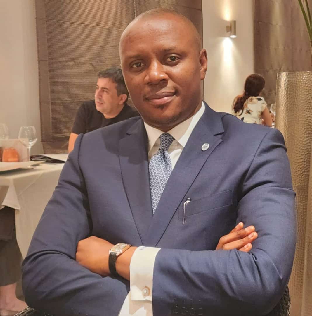 Je suis tellement  attaché aux valeurs Républicaines de liberté, de justice, de paix et de progrès que je ne voudrais surtout pas  accorder l' espace aux considérations tribalo-claniques.
Ceci doit être connu par l'opinion nationale et internationale. 

Serge KADIMA LUABEYA.