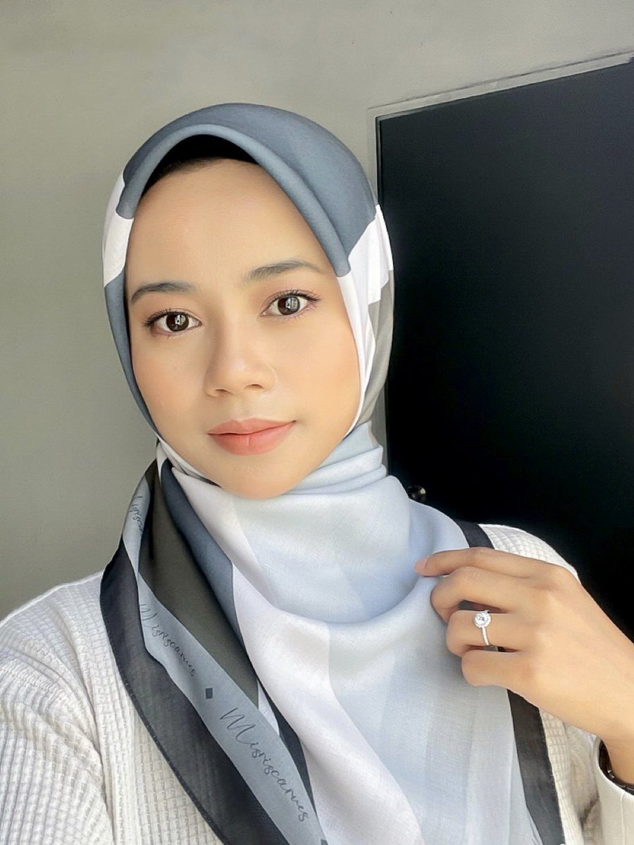 syi-on-twitter-rt-syzleenanisa-ada-this-girl-tweet