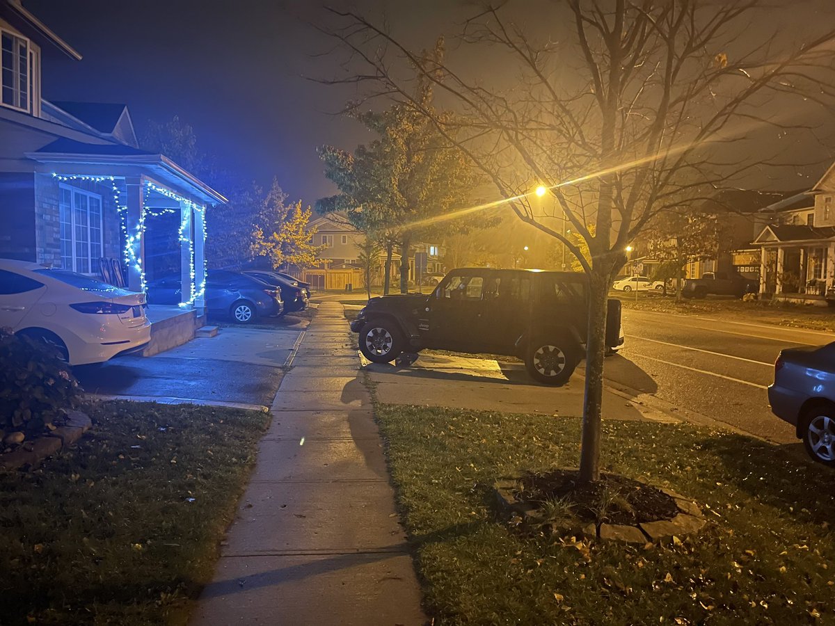 SivyerFamily's tweet photo. @CityNewsKIT @CTVKitchener you know what @fordnation allowing secondary dwellings causes… a parking problem. Great job solve a problem to make a problem. I had my neighbors guest parked in my front yard this morning. Also look at these other cars that have bumpers hanging out https://t.co/x0XNvJDlp7