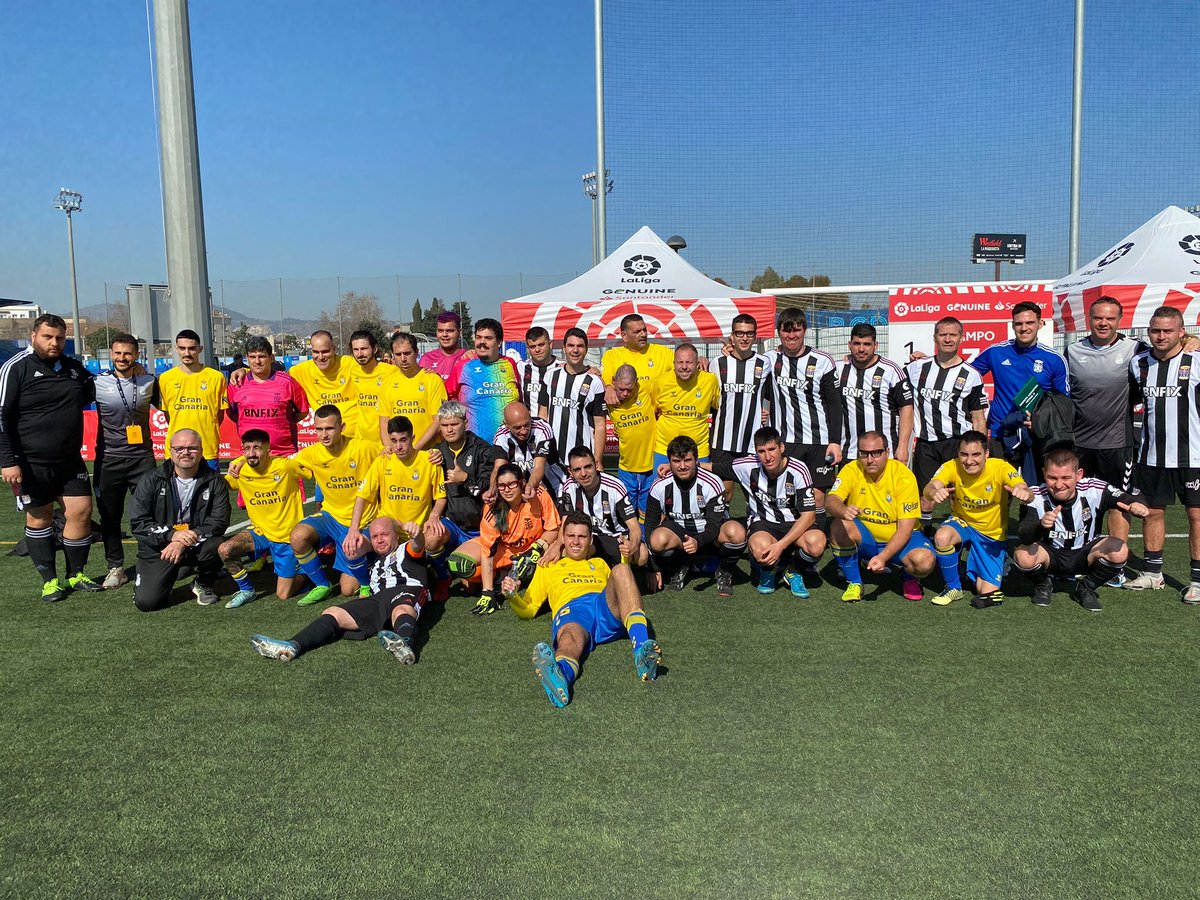 FCC_Cantera's tweet photo. GENUINE | Primer partido de la mañana, compartiendo experiencias frente a @UDLP_Oficial 

😍🤍🖤

#CompartirAntesQueCompetir https://t.co/aA6v2GOxhH
