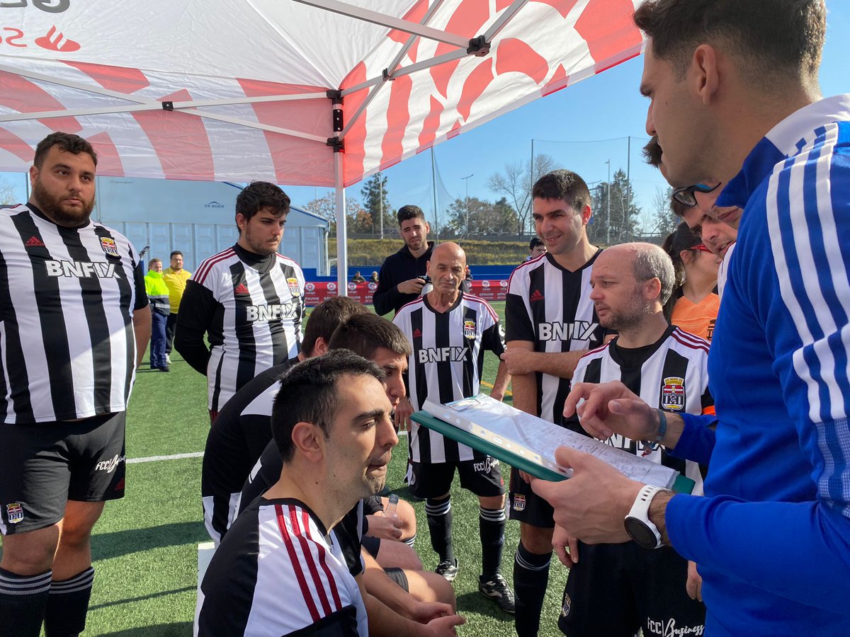 FCC_Cantera's tweet photo. GENUINE | Primer partido de la mañana, compartiendo experiencias frente a @UDLP_Oficial 

😍🤍🖤

#CompartirAntesQueCompetir https://t.co/aA6v2GOxhH