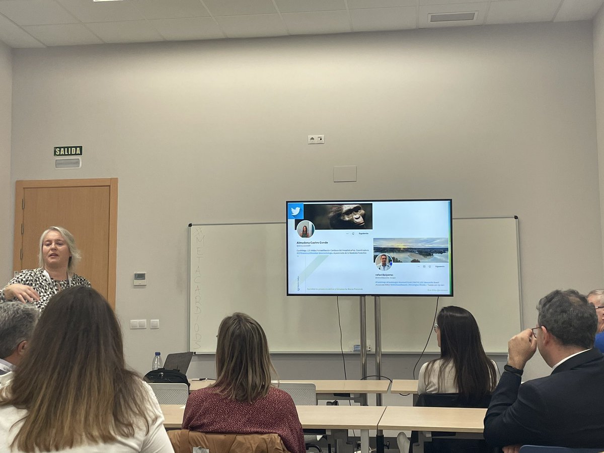 rbcasado's tweet photo. Excellence taller de nuevas tecnologías y comunicación efectiva utilizando redes sociales @evaanyon @rafavidalperez #metacardio https://t.co/MqJNzPu18p