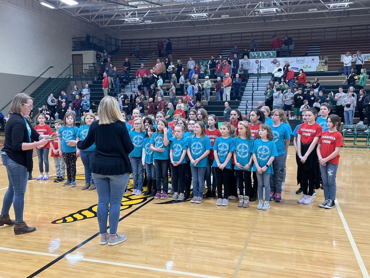 JamesHood1984's tweet photo. Our Singing Peacocks, along with their Clearfield friends, did an amazing job on the National Anthem last night! Big thanks to Mrs. Hargis for arranging this opportunity for them! https://t.co/QBwbfVfYWU