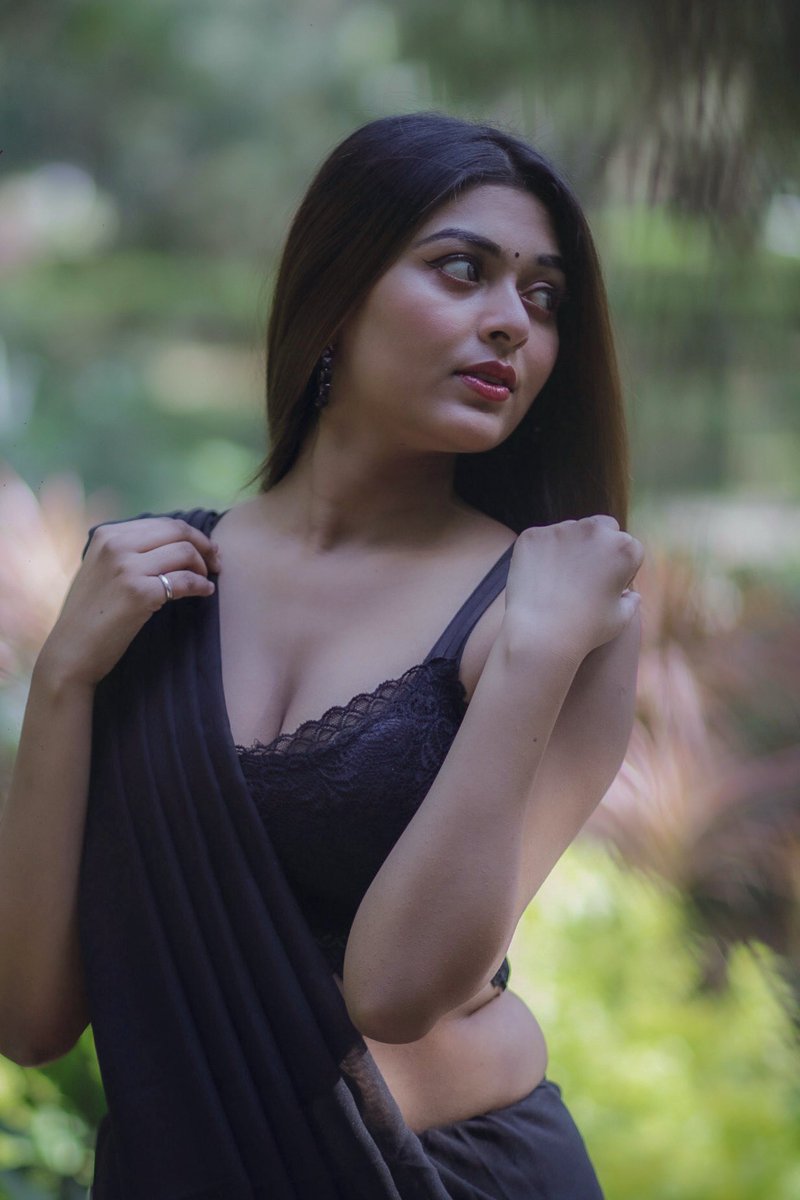 amreenkhan05's tweet photo. Saree is Love 🖤 #saree #sareebeauties #amreenkhan #Indianbeauty https://t.co/nJSAc41duG