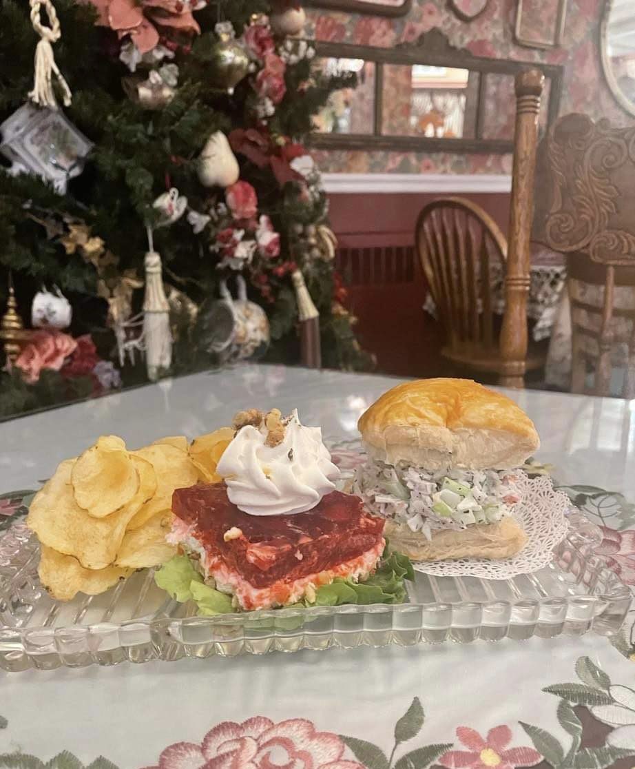 MissMollys's tweet photo. Come see all the fabulous ice sculptures around town and make plans to have lunch at Miss Molly’s (reservations recommended 330.725.6830).
Features being offered thru Monday:
 ❄️ Seafood Salad Croissant (displayed)
 ❄️ Reuben Braid
 ❄️ Heart Shaped Chocolate Mousse Cup Dessert https://t.co/Cvs82FdA7v