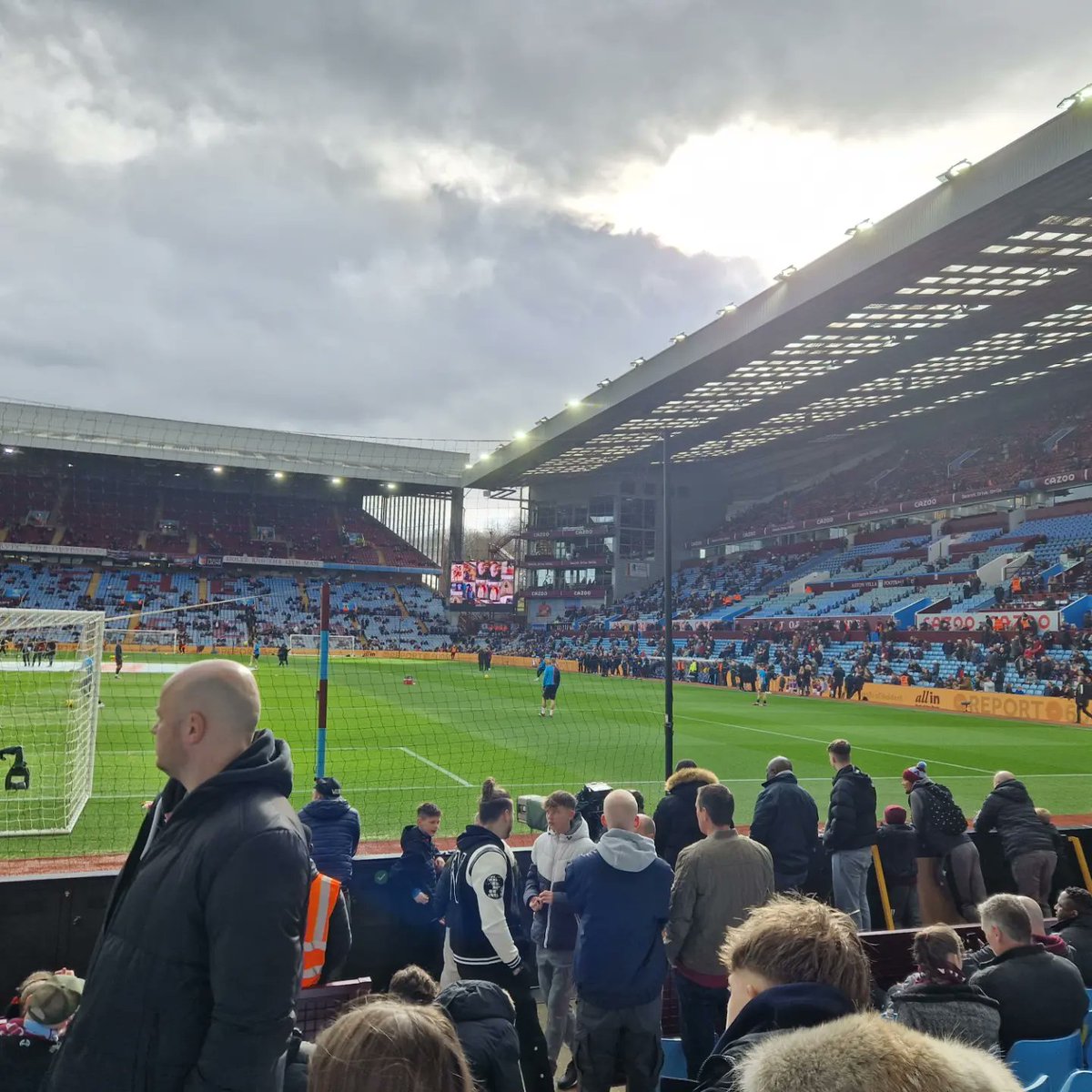 cjbavfc's tweet photo. VP 30 mins before kick off Vs the Gooners gonna be very tough they want to go back top of league, if we play like we did 2nd half Vs Citeh we gave a chance, I'll always back the boys in Claret &amp; Blue but no score prediction today #UTV #VTID #SOTC https://t.co/ozkKan5heG