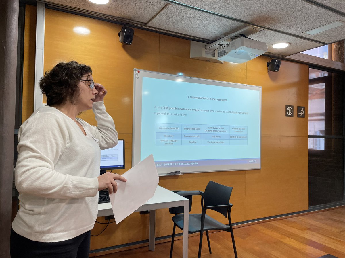 Aránzazu Gil presents criteria for choosing digital resources for foreign language learning &amp; teaching @ #pensa23