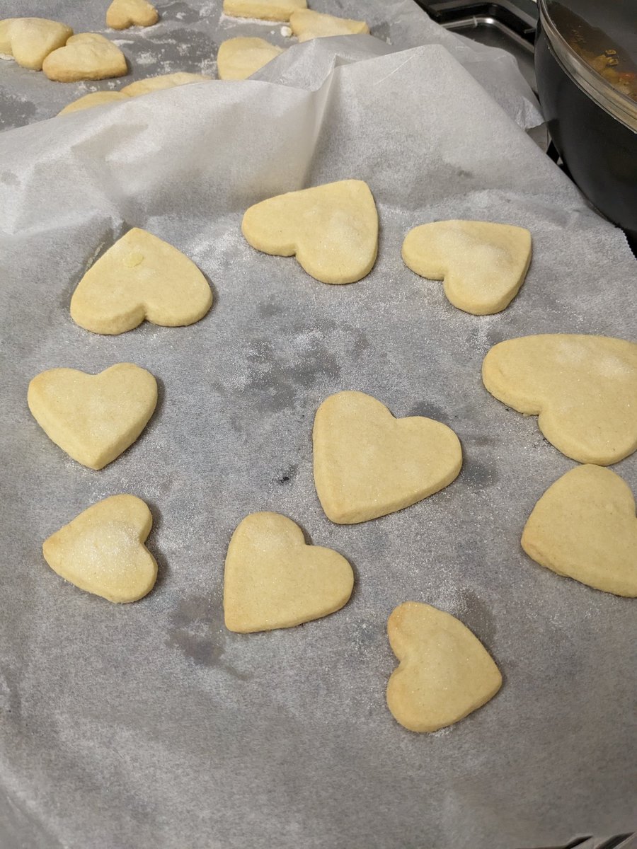 NicoleC_OT's tweet photo. Second time round works a charm? Think our baking skills need some work  @Flo_Genis https://t.co/UY9Bz1L2iO