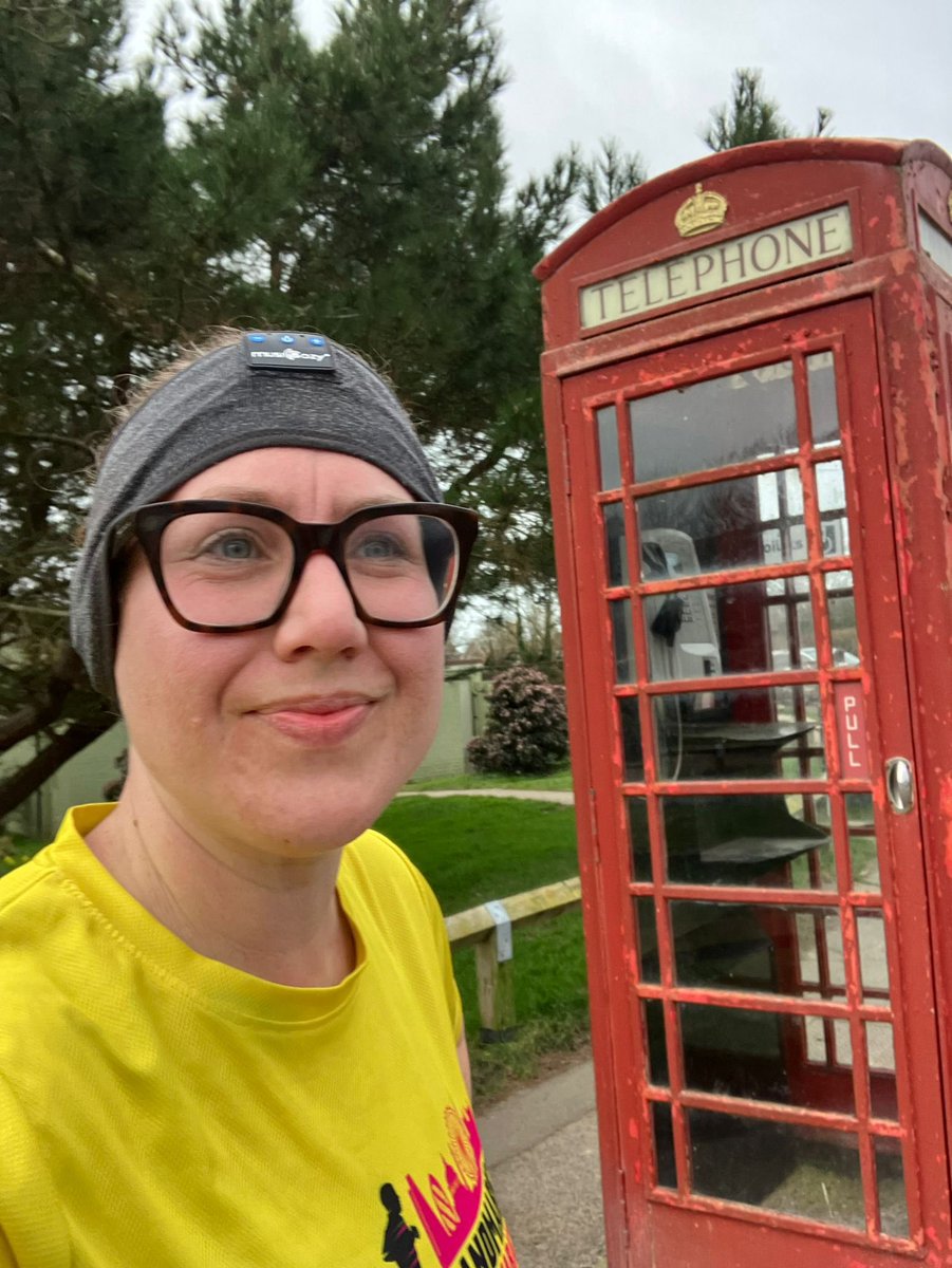Kazza_belle's tweet photo. This morning I did the Local Landmarks 10k I ran from Bracklesham Bay to West Wittering & back along the beach through East WitterinMy watch stopped half way so I had to start again. We were challenged to take a selfie with a phone box
#LCL10K #LLHM #10K #LocalLandmarks https://t.co/FbfZ7Ond1W