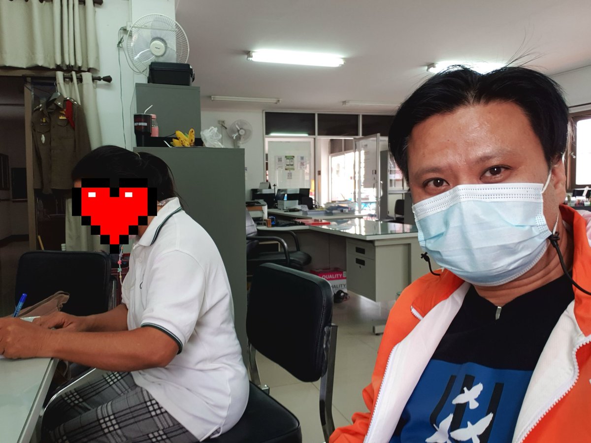 ken_mfp's tweet photo. [เหล้าไม่ได้เถื่อนกฎหมายต่างหากที่เถื่อน] กรณีสรรพสามิตแพร่ขับรถไล่ชนชาวบ้านบาดเจ็บปางตายเพียงต้องการจับเหล้าเถื่อน ผมได้พาฝ่ายผู้เสียหายมาร้องทุกข์กับ พงส.เป็นที่เรียบร้อย
อ่านรายละเอียดได้ที่ https://t.co/n7LHDeg2DW

#ทนายเคน #ก้าวไกล #สรรพสามิต #สุราพื้นบ้าน #สุราก้าวหน้า https://t.co/FNV6eWivLY