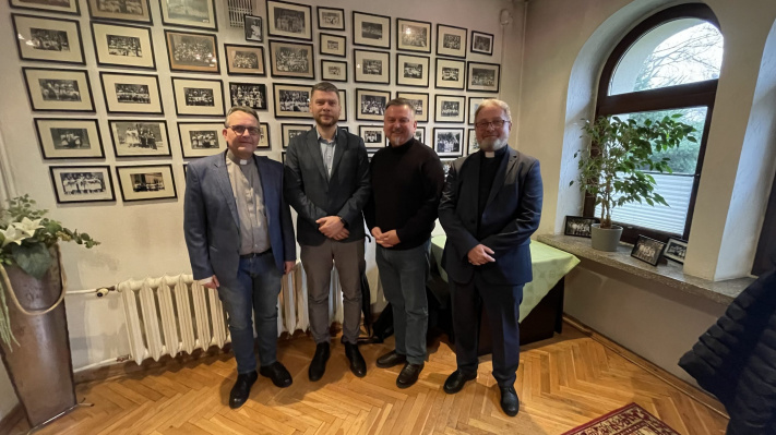 PREkumenia's tweet photo. Łódzki Oddział Polskiej Rady Ekumenicznej wybrał swój nowy zarząd. Przewodniczącym oddziału został ks. Michał Makula (lut.). W skład zarządu weszli również: prezb. Leszek Wakuła (bapt.), kapł. Stanisław Bankiewicz (mariaw.) i bp Semko Koroza (ref.).

⏩https://t.co/sTX2UBdmv5 https://t.co/LiYqjSaSJv