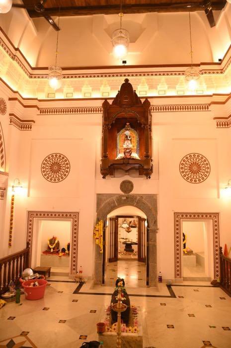 PatanjaliBharat's tweet photo. आज महाशिवरात्रि के पावन अवसर पर गोवा के नारवे गांव में स्थित हिंदू हृदय सम्राट छत्रपति शिवाजी महाराज द्वारा 1668 में स्थापित को सप्तकोटेश्वर मंदिर में पहुंचकर दर्शन लाभ का अवसर मिला। यहां स्थापित विग्रह शिवलिंग हजारों वर्ष पुराना है, जिससे दीवार नामक गां… https://t.co/OAgvVRuTL7