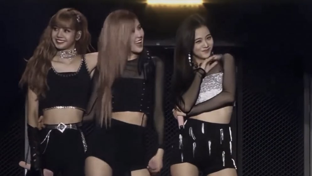 bIackpinkloops's tweet photo. WE LOVE YOU JENNIE
WE LOVE YOU KIM JISOO
WE LOVE YOU BLACKPINK
WE LOVE YOU LISA 
WE LOVE YOU ROSÉ
 https://t.co/IPCoykjlYl