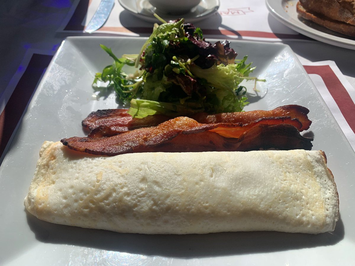 It’s a lovely day for a @mannysbistrony egg white omelette with crispy bacon and salad. Come visit! 🍽️ #mannysbistro #brunch #nycbrunch #brunchnyc #newyork #newyorkcity #weekendbrunch #weekend #bonweekend #bacon #omelette #salad #nomnom #eggs #forkyeah #weekendmood #bonappetit