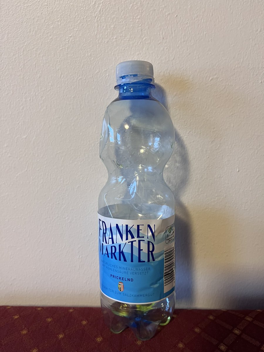 RHPhysics's tweet photo. Ski trip physics, what has happened to my bottle?! @RhsSki @ogdentrust @MrSykesScience https://t.co/99qbM4ALJU