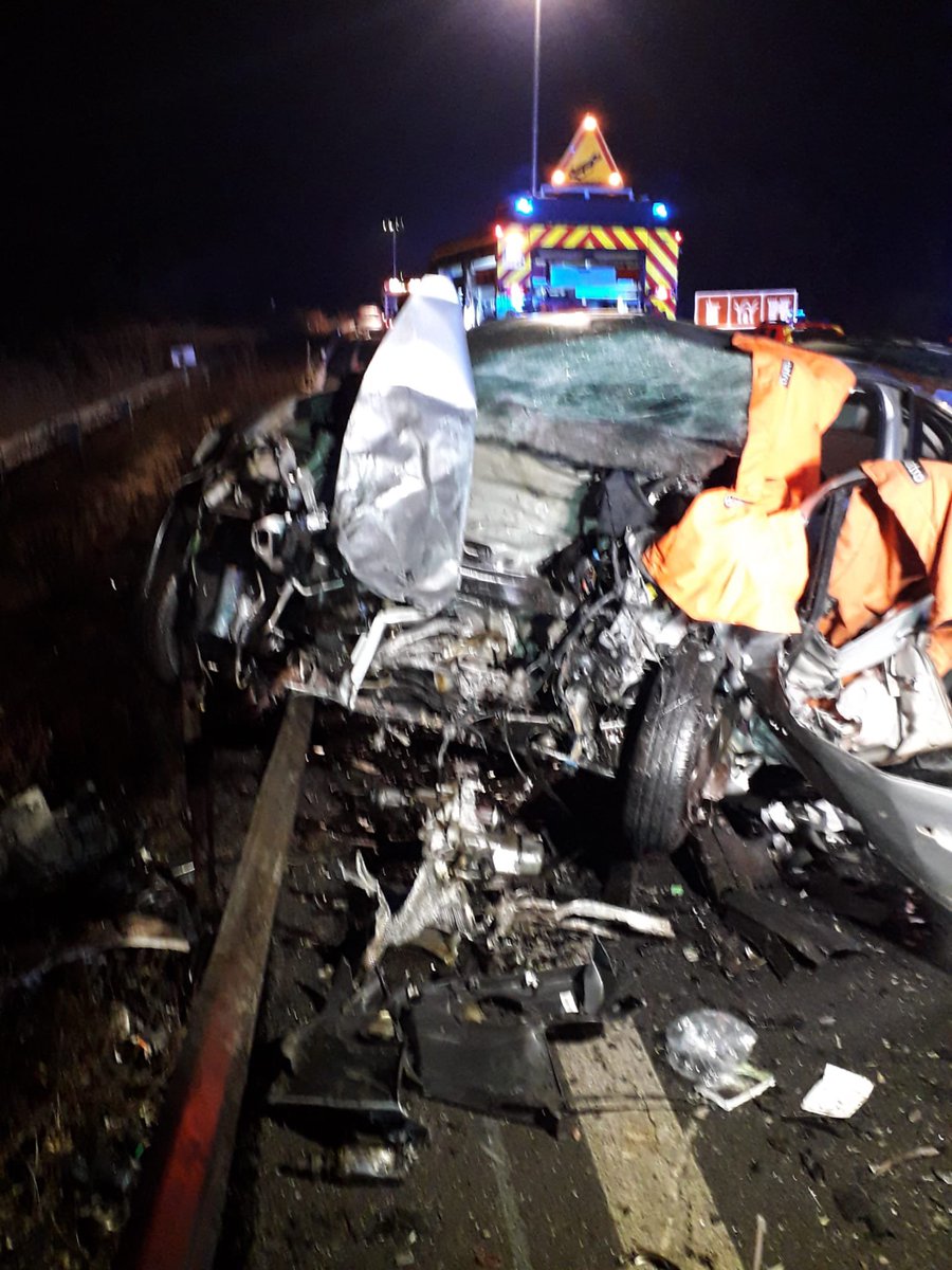 Mediavenir's tweet photo. 🇫🇷 Drame : un homme de 83 ans roulant à contresens sur l’autoroute a provoqué un grave accident qui a coûté la vie à 3 personnes dans le #Gard. (AFP) #A9 https://t.co/9EnlA4b6xH