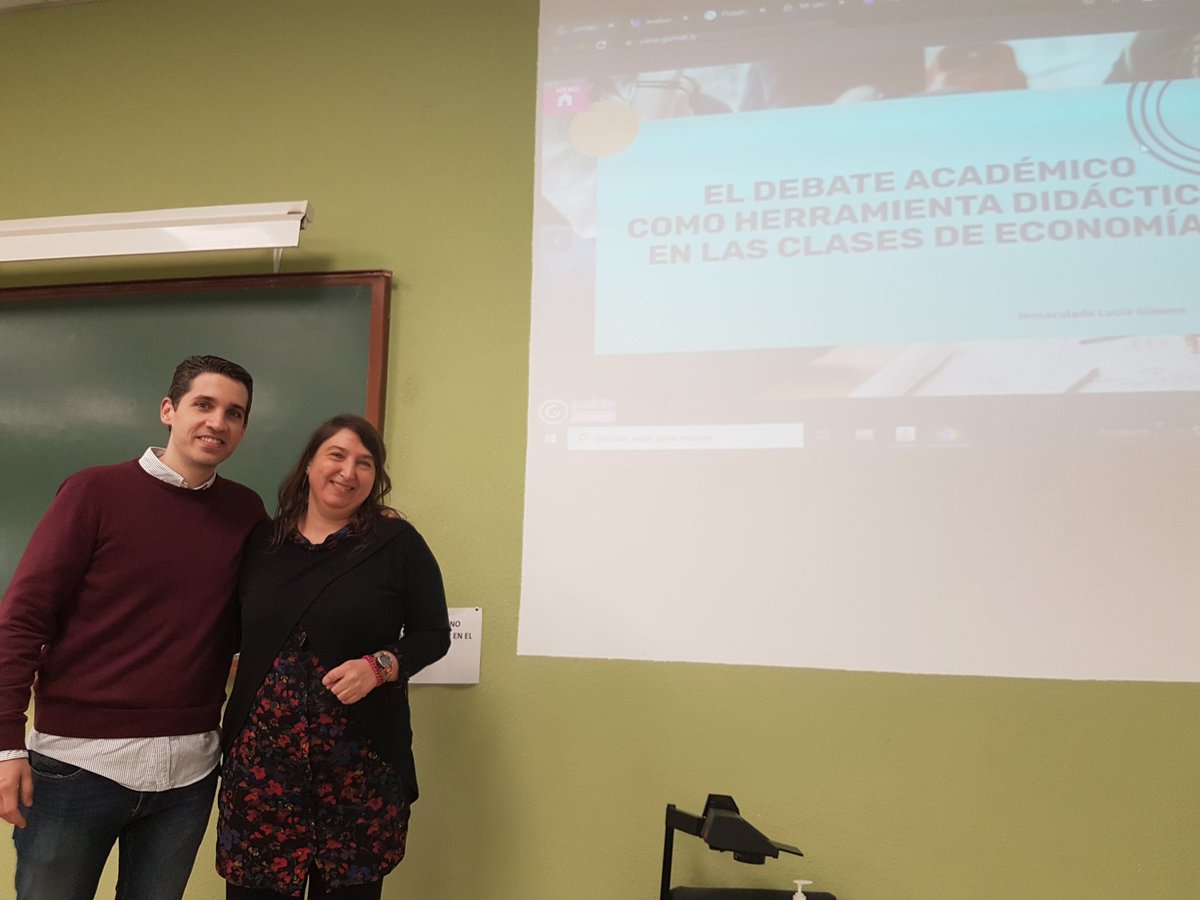 Magnífic taller sobre el Debat com a eina didàctica a les classes d'economia a càrrec d'Immaculada Lucía Gimeno.
Recurs molt interessant per les classes d'Economia i Treball de Recerca de Batxillerat.
#jornada
#aadeseconomia
#jornadasandaluzasenseñanzaeconomia
@economiaconinma