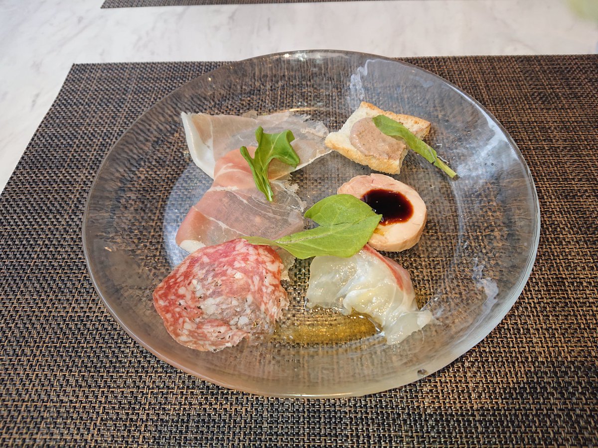 yu_asami21's tweet photo. 今日は北浜でイタリアンランチ。#PROSCIUTTERIA Re:Pazza。 https://t.co/ffdWHPsXhT