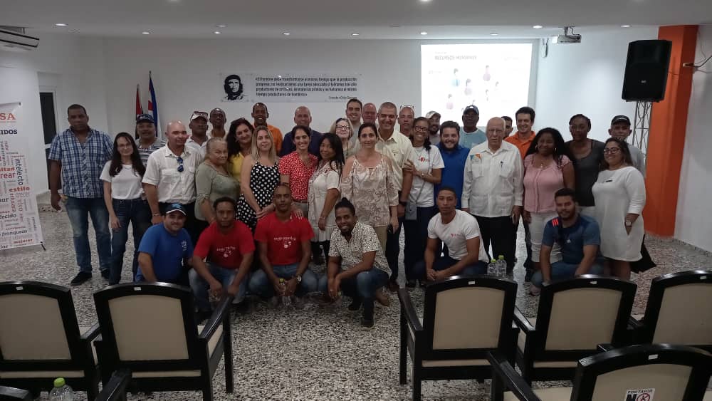 Los candidatos a Diputados recorren nuestras primeras empresas después de varios fructíferos  intercambios en las comunidades. El recorrido se Inició con el Contingente Blas Roca y SEISA ambos lugares visitados constantemente por nuestro Comandante en Jefe Fidel Castro Ruz.