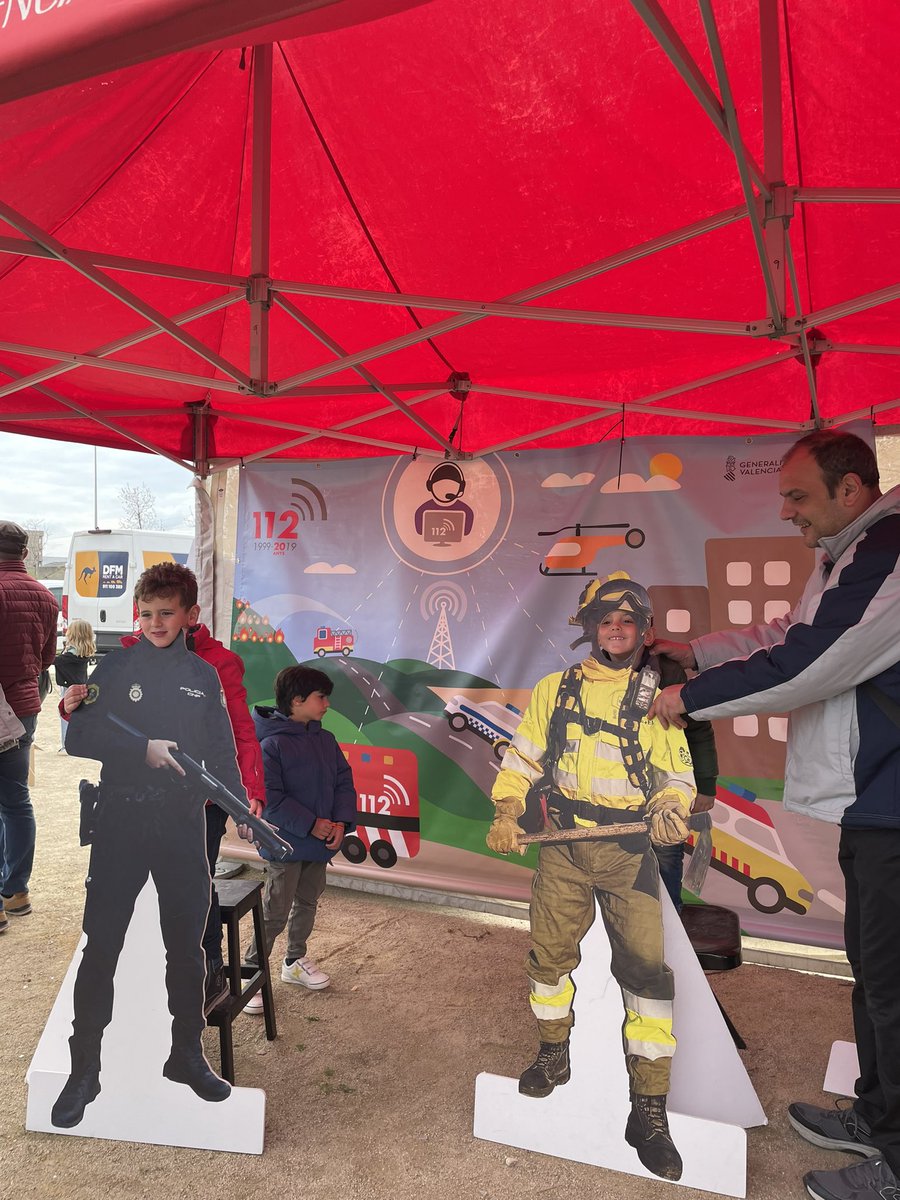 GVA112's tweet photo. Magnífica jornada de puertas abiertas en la que hemos reunido a más de 20 agencias para mostrar nuestro servicio público de emergencias a la ciudadanía.
#GVA112 https://t.co/A9Unh3Y8Zy