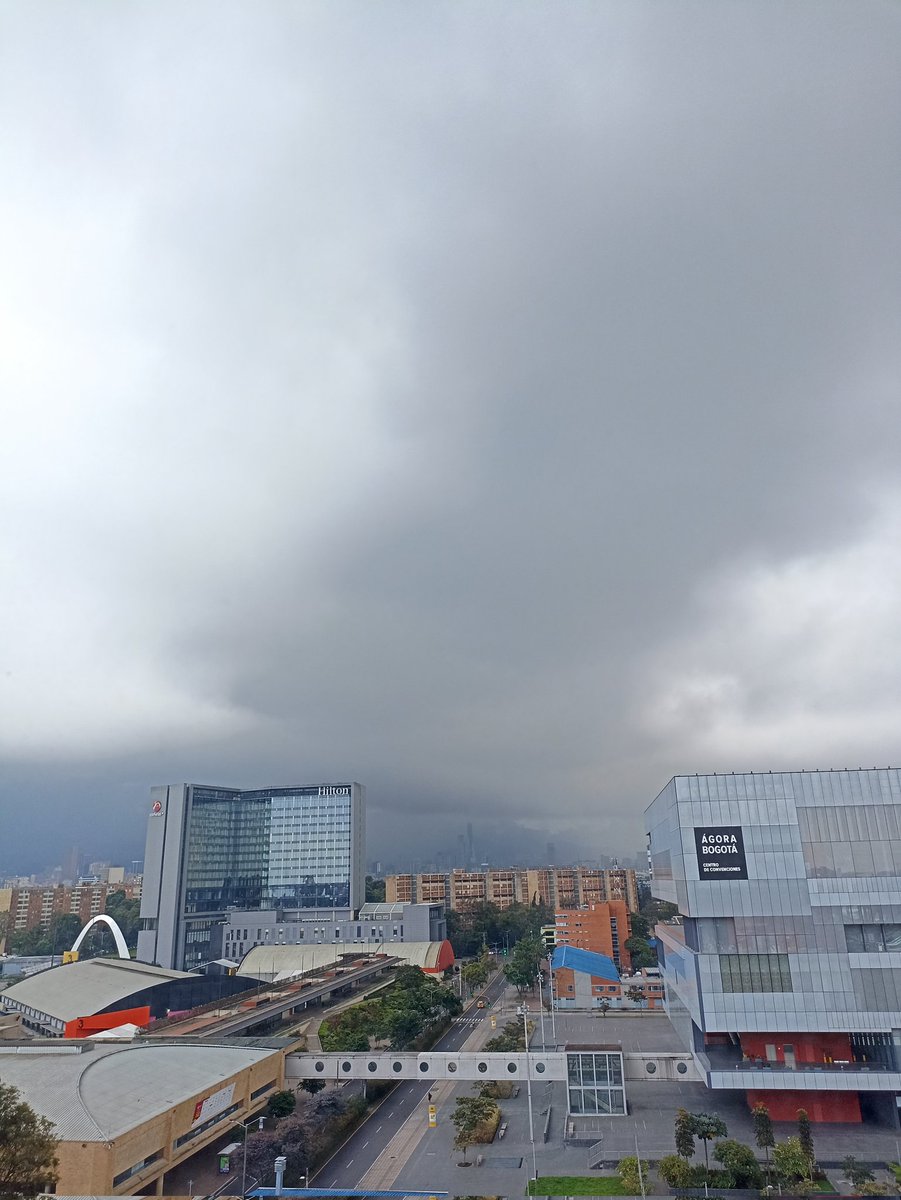 sergiogos's tweet photo. Amanece #Bogota https://t.co/derQDCTl7g