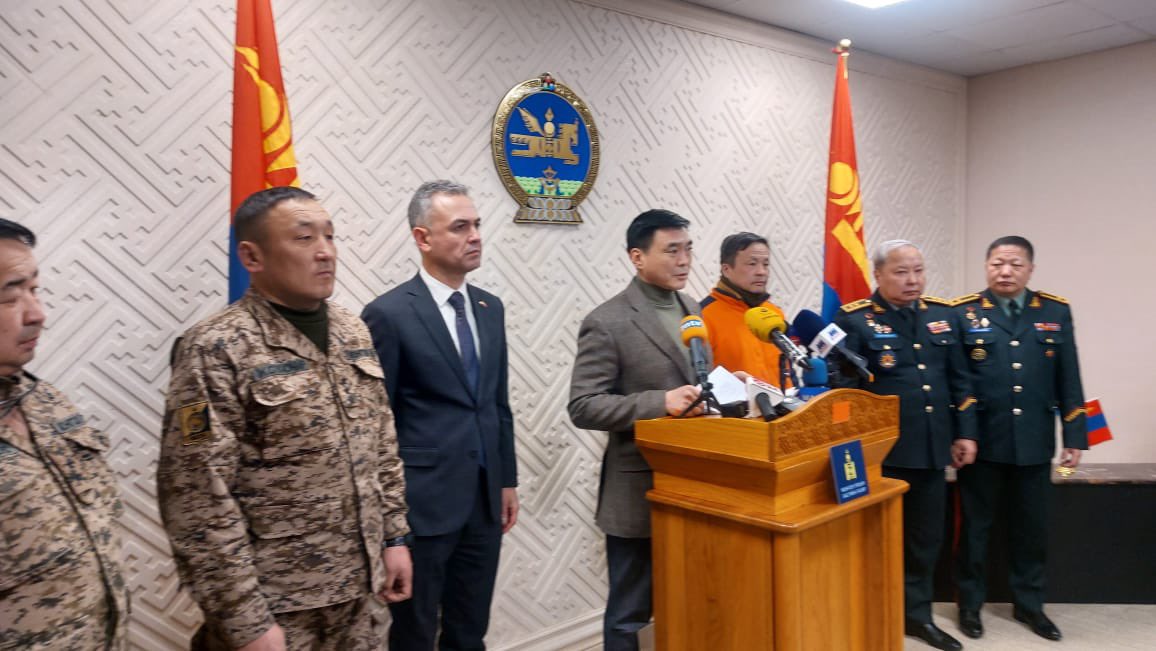 Türkiye in Mongolia (@tc_ulanbatorbe) on Twitter photo Газар хөдлөлтийн гамшгийн улмаас Манай улсад хийсэн аврах, эрэн хайх ажиллагаагаа дуусгаад эх орондоо ирсэн 🇲🇳 баг, хамт олныг Шадар сайд ноён <a href="/AmarsaikhanS/">Cайнбуянгийн Амарсайхан</a>-ийн хамтаар угтан авлаа.
🇹🇷, 🇲🇳 Засгийн газар болон Монголын ард түмэндээ гүнээ талархая.<a href="/MongolDiplomacy/">MFA Mongolia</a> Газар хөдлөлтийн гамшгийн улмаас Манай улсад хийсэн аврах, эрэн хайх ажиллагаагаа дуусгаад эх орондоо ирсэн 🇲🇳 баг, хамт олныг Шадар сайд ноён <a href="/AmarsaikhanS/">Cайнбуянгийн Амарсайхан</a>-ийн хамтаар угтан авлаа.
🇹🇷, 🇲🇳 Засгийн газар болон Монголын ард түмэндээ гүнээ талархая.<a href="/MongolDiplomacy/">MFA Mongolia</a>