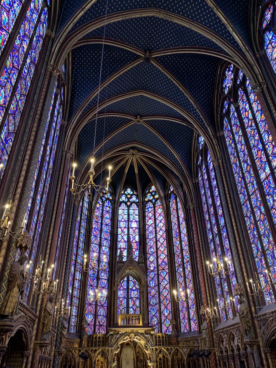 KSWMusicSchool's tweet image. Paris day 2. Some of our ⁦@WorcCathMusic⁩ boy choristers and ⁦@njfreestone⁩ have just enjoyed the breathtaking medieval glass in Sainte-Chapelle.