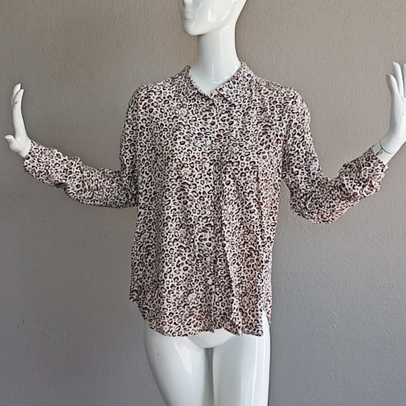 ReneeFinds's tweet photo. So good I had to share! Check out all the items I'm loving on @Poshmarkapp #poshmark #fashion #style #shopmycloset #dotti #ohpolly #portmans: https://t.co/YabxTVMSg4 https://t.co/DrygOKmbzU