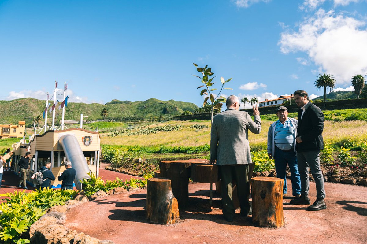 aytolalaguna_es's tweet photo. 🌳 Valle de Guerra estrena su nuevo parque infantil dedicado a la #Librea.
🗣️ @LuisYerayAlcald destaca la inversión en los últimos años en nuevas zonas de juego y esparcimiento en la Comarca Nordeste. | #LaLaguna https://t.co/7vHN721ial