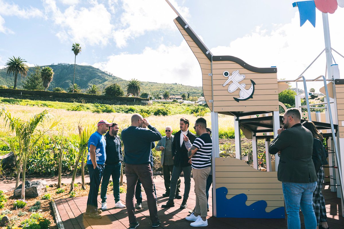 aytolalaguna_es's tweet photo. 🌳 Valle de Guerra estrena su nuevo parque infantil dedicado a la #Librea.
🗣️ @LuisYerayAlcald destaca la inversión en los últimos años en nuevas zonas de juego y esparcimiento en la Comarca Nordeste. | #LaLaguna https://t.co/7vHN721ial