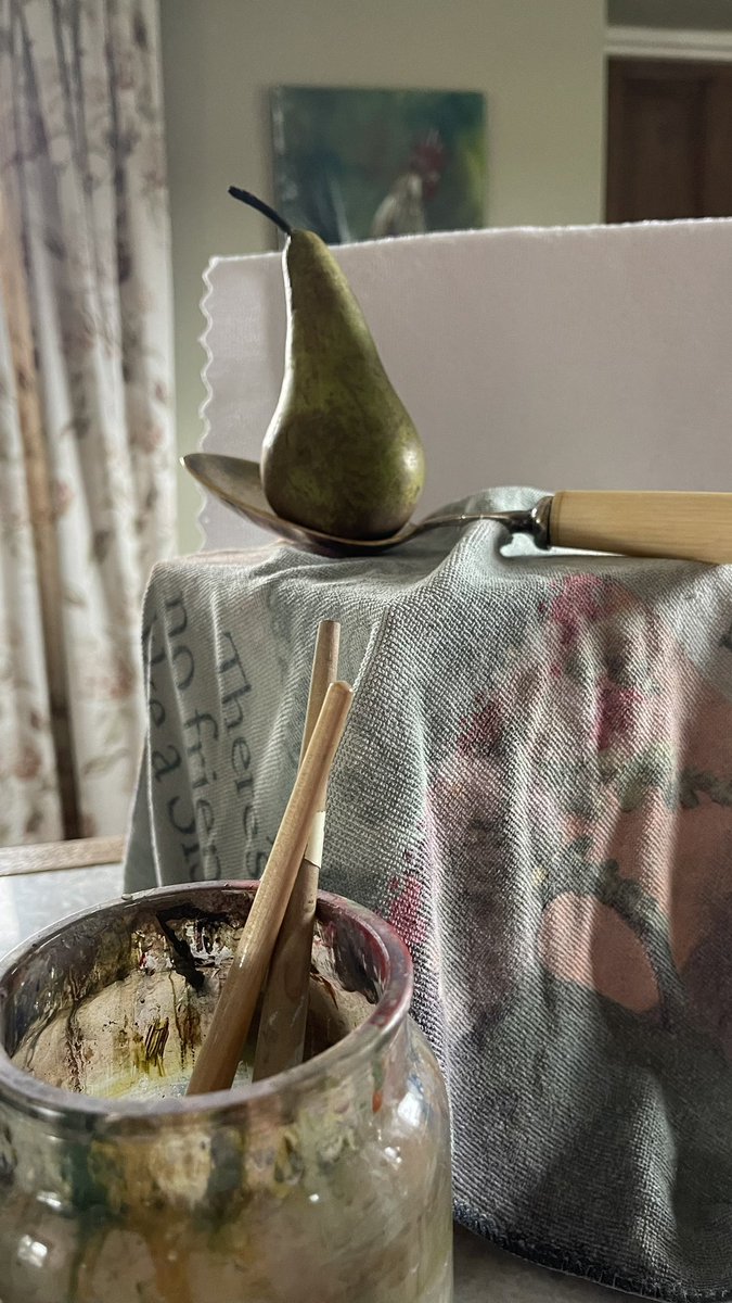 THUNTER_x's tweet photo. Such an interesting subject ๐ #pearstudy My little still life set up. So relaxing I find. Seems to be taking the paint well on this 100% cotton pad. https://t.co/KggRFGHn9d