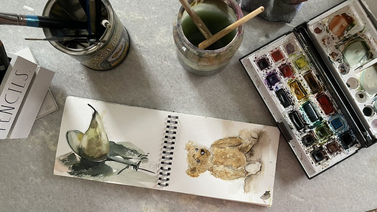 THUNTER_x's tweet photo. Such an interesting subject ๐ #pearstudy My little still life set up. So relaxing I find. Seems to be taking the paint well on this 100% cotton pad. https://t.co/KggRFGHn9d