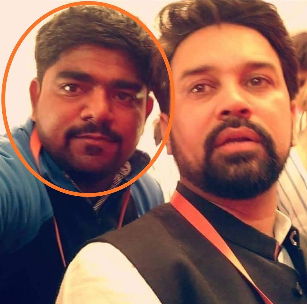 warispathan's tweet photo. मोनू मानेसर एक गुंडा है जो गौ रक्षा के नाम पर मासूम मुसलमानों की हत्या कर देता है 

भाजपा नेताओं के साथ की ये तस्वीरें बयां करती है की उसकी गिरफ्तारी अब तक क्यों नहीं हुई! https://t.co/TQFCk33SVh
