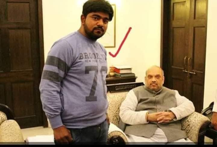 warispathan's tweet photo. मोनू मानेसर एक गुंडा है जो गौ रक्षा के नाम पर मासूम मुसलमानों की हत्या कर देता है 

भाजपा नेताओं के साथ की ये तस्वीरें बयां करती है की उसकी गिरफ्तारी अब तक क्यों नहीं हुई! https://t.co/TQFCk33SVh