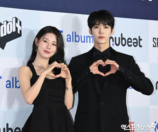 miyeonnews's tweet photo. Miyeon attending the red carpet event ahead of the Circle Chart Music Awards ceremony, with NCT Doyoung.

#미연 #MIYEON #여자아이들 #GIDLE https://t.co/wDHon5WGbC
