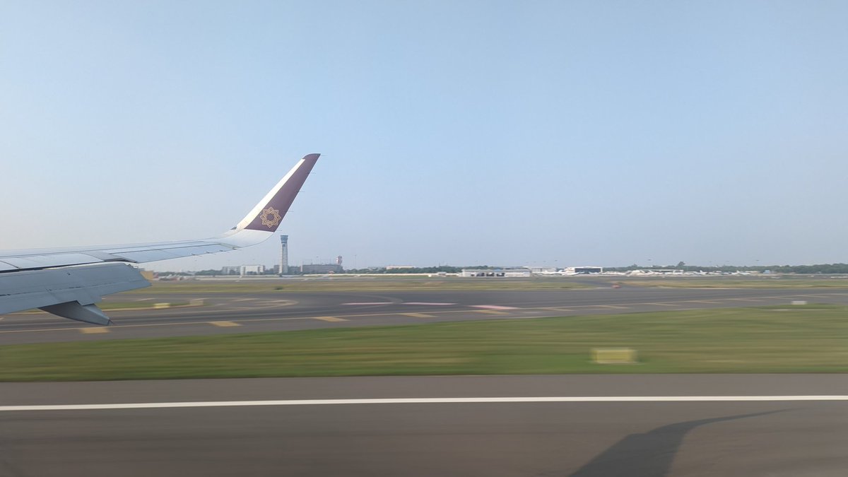 rajendrashegde's tweet photo. Touch down or take off?
Shot on @madebygoogle #Pixel6 using #MotionMode, #ActionPan.
#teampixel #VistaraView @airvistara https://t.co/BwEvzs62AP