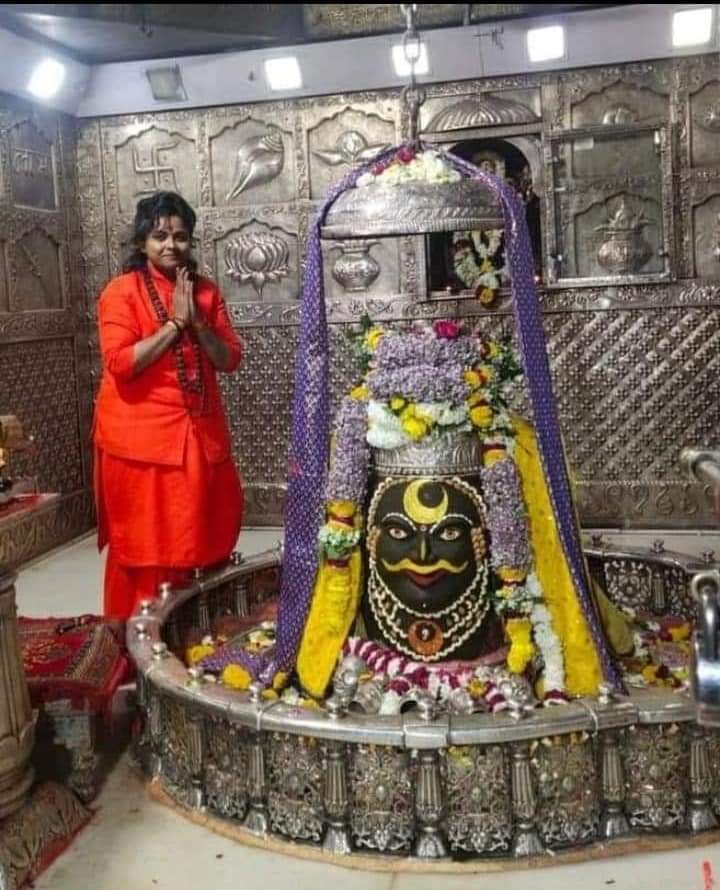 Pooja_shakun's tweet photo. हर हर महादेव 
सभी सनातन धर्मावलंबियों को महाशिवरात्रि  के पावन     पर्व की अनंत शुभकामनाएं एवं बधाई l
             महामंडलेश्वर डॉ अन्नपूर्णा भारती जी
@SudarshanNewsTV 
@SureshChavhanke 
@myogiadityanath 
@Sadhvi_prachi 
@druditatyagi 
@AjeetBhartii 
@UPGovt https://t.co/2rrwN52WZw