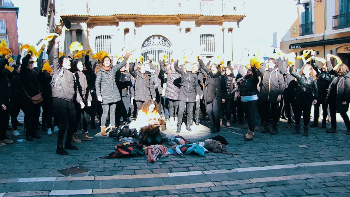 AhotsaInfo's tweet photo. [BIDEOA] Flashmob de la Plataforma 0-3 denunciando los ratios en las escuelas infantiles @0Navarra 
https://t.co/yuNCerVzGR https://t.co/NUI6zsUs5I