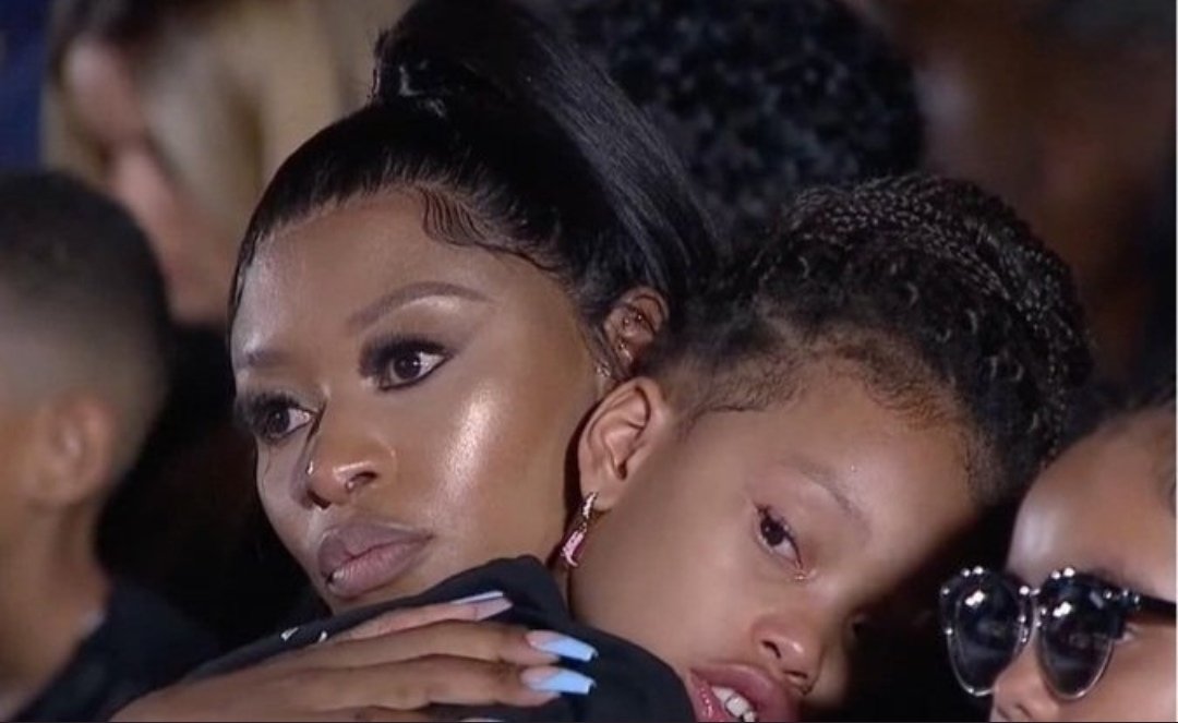 selepe_noxolo's tweet photo. We are a dysfunctional society!!!!! 
A society that doesn't recognize children's feelings and emotions. 
A society that will make a mother choose between her husband and her child. 
A society that always blames without taking any accountability for its faults. 

#AKAFuneral https://t.co/yr5E9y3uUv