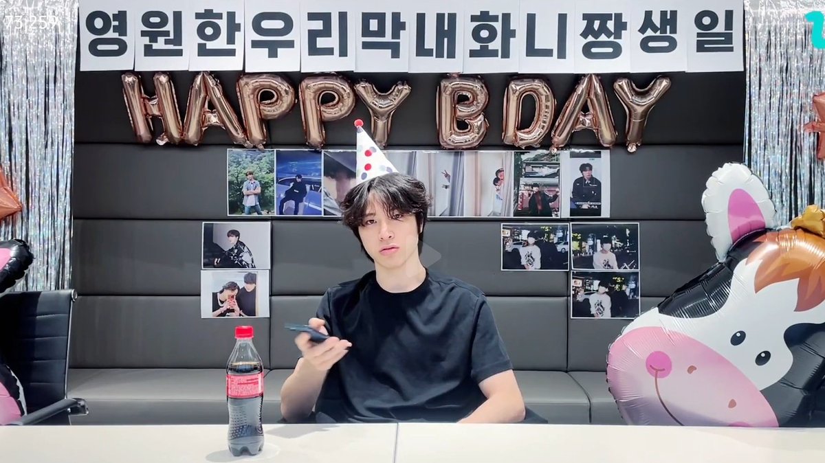 SOJUNGHWAN_TH's tweet photo. [🐮📽] JUNGHWAN's WEVERSE LIVE - 18 Feb 2023

เบิร์ธเดย์บอยของพวกเรามาไลฟ์ที่ WEVERSE แล้วค่ะ 🎂💖✨️

HWANDERFUL YEARS WITH JUNGHWAN
#HELLOitsJUNGHWANday
#슈퍼킹카우베이비_화니짱_생축 
#SOJUNGHWAN #소정환 @treasuremembers https://t.co/jJfCqtKRjC