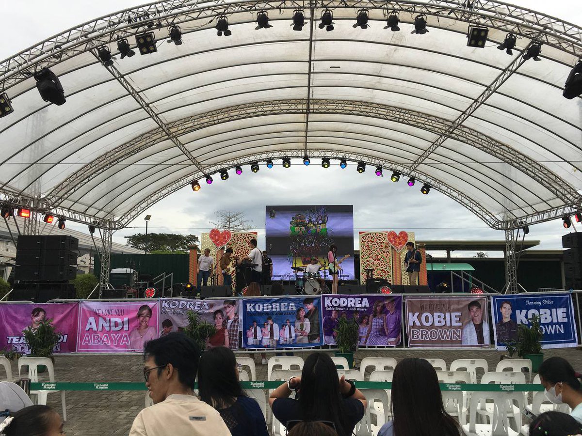 Concert Ng kodrea ba tuh chozz 
Enjoy have fun coz deserb  

KODREA AT ENCHANTED KINGDOM