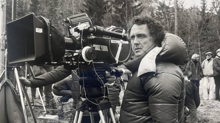 STACKmag's tweet photo. Australian director George T Miller has died at the age of 79. Not to be confused with Dr George Miller of ‘Mad Max’ fame, he directed films such as ‘The Man From Snowy River’ (1982), ‘The NeverEnding Story 2’ (1990) and ‘Prey’ (2009). https://t.co/WSCpIK2m2J